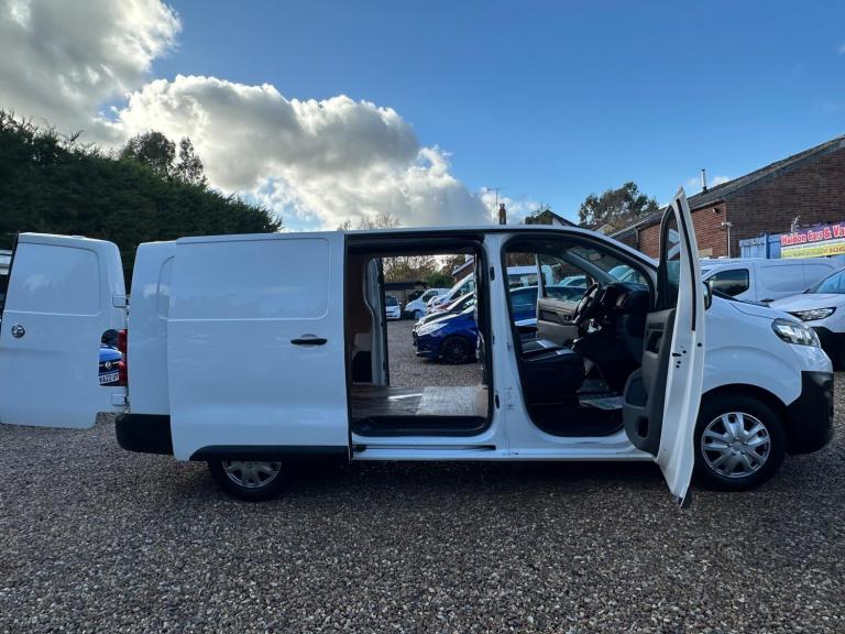 2021 Vauxhall Vivaro 2900 1.5d 100PS Dynamic H1 Van PANEL VAN DIESEL Manual