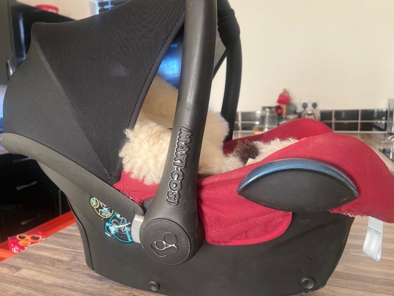 Maxi- cosi new born baby car seat