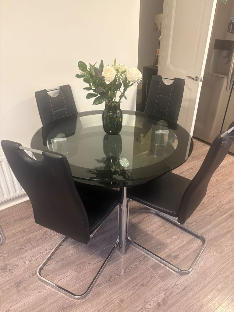 Glass table and 4 chskrs