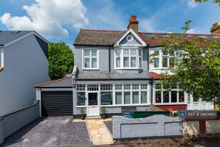 3 bedroom house in Abbott Avenue, London, SW20 (3 bed) (#2860660)