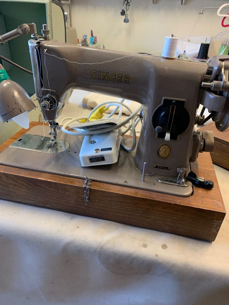 Used heavy duty metal sewing machine in good condition 