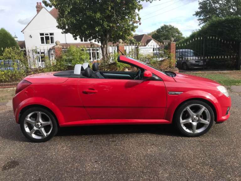 VAUXHALL TIGRA 1.4 CONVERTIBLE LEATHER INTERIOR ELECTRIC HOOD 10 MONTHS MOT VERY NICE CAR