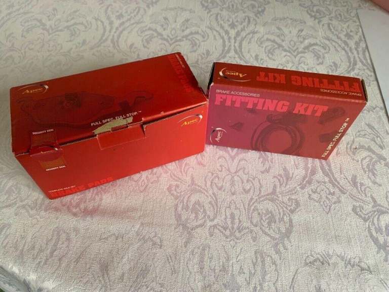 Mini front brake pads and wear sensor BRAND NEW !!