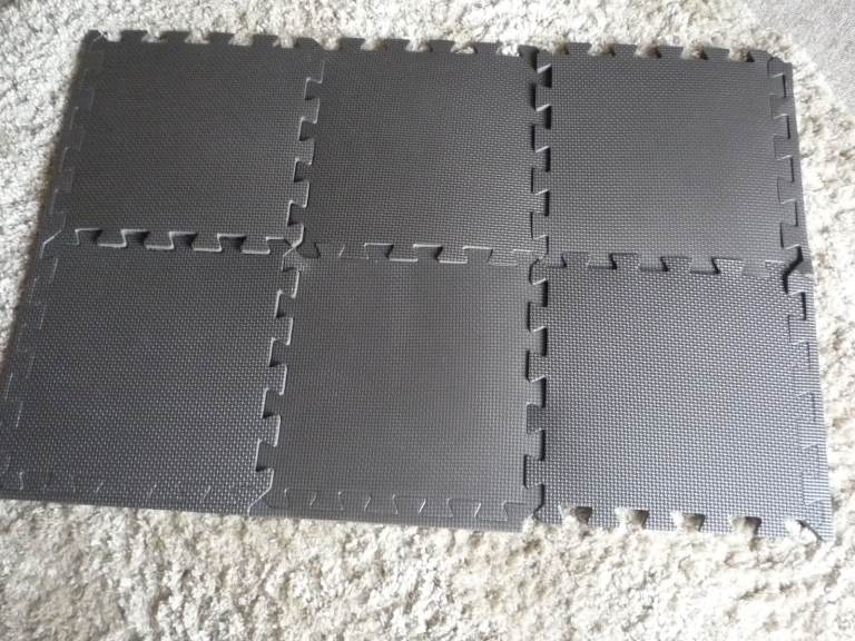 2 Sets of 18 foam tiles + border ends  30cmx30cmx1cm