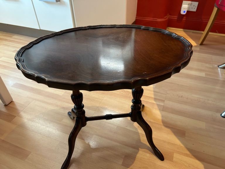 Antique Style Deep Mahogany Occasional table