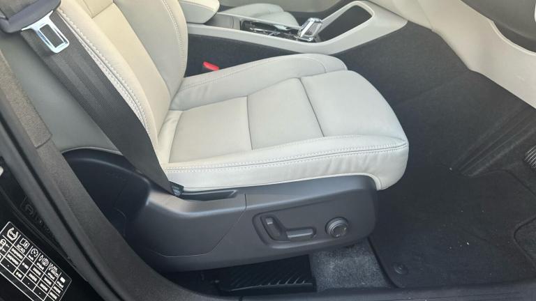  Volvo XC40 2.0 B4 MHEV Ultra Bright DCT Auto Euro 6 (s/s) 5dr Petrol/Electric Hybrid Automatic