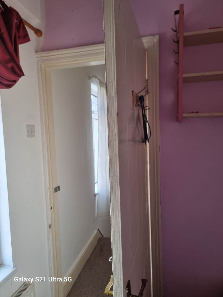 1 single room in a 3 bedroom house 
