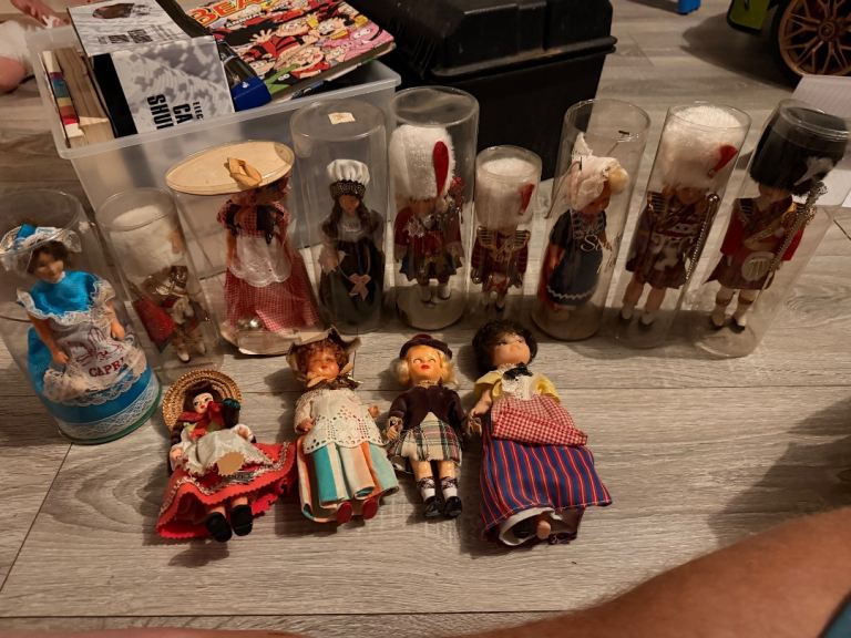 Collection of Vintage Dolls in Traditional Outfits – Good Condition