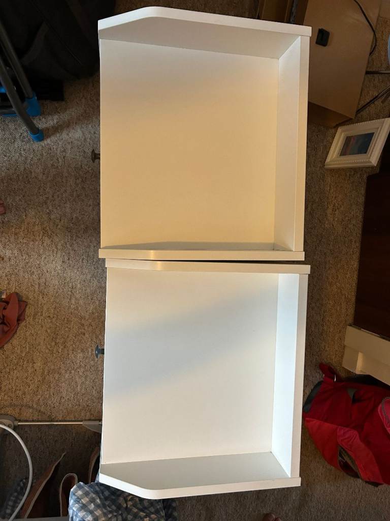 2 Bedside cabinets