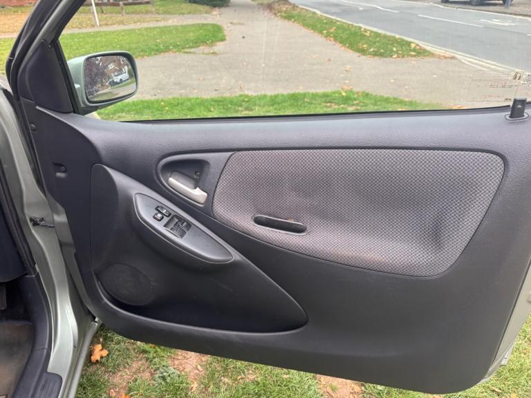 2004 Toyota Yaris 1.3 VVT-i T Spirit 3dr HATCHBACK Petrol Manual