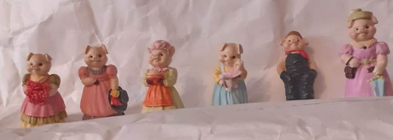 Mini pigs family ornaments 