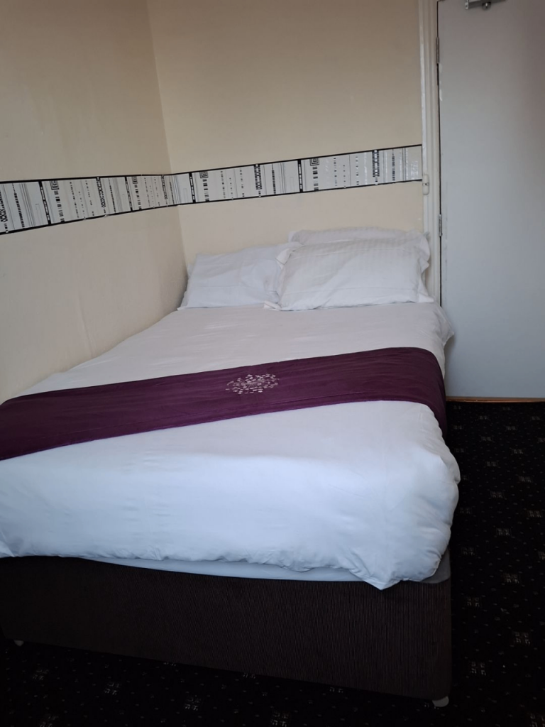 Spacious & Cosy Ensuite Room for Rent in - FY1 6BU