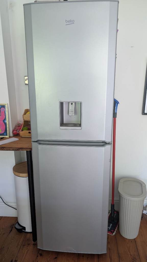 Beko Fridge Freezer (cfg4582ds) - Good condition.