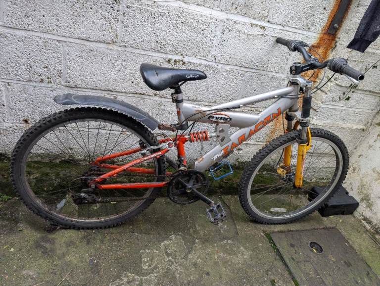 Saracen pyro full suspension aluminum mountain bike