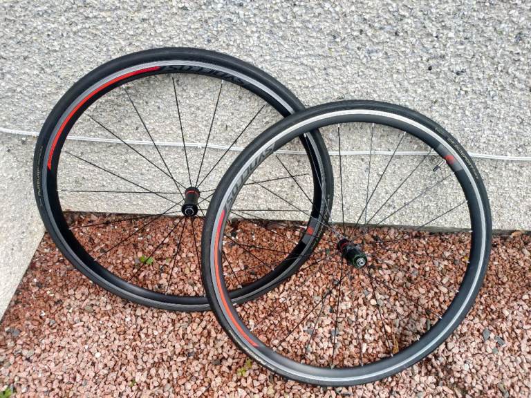 Road bike wheel set - syncros RR2.0 - excellent condition 