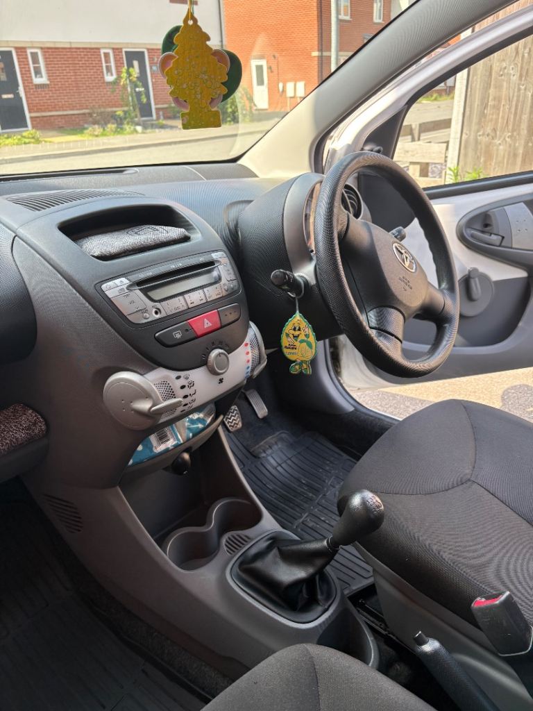 Toyota, AYGO, Hatchback, 2011, Manual, 998 (cc), 5 doors