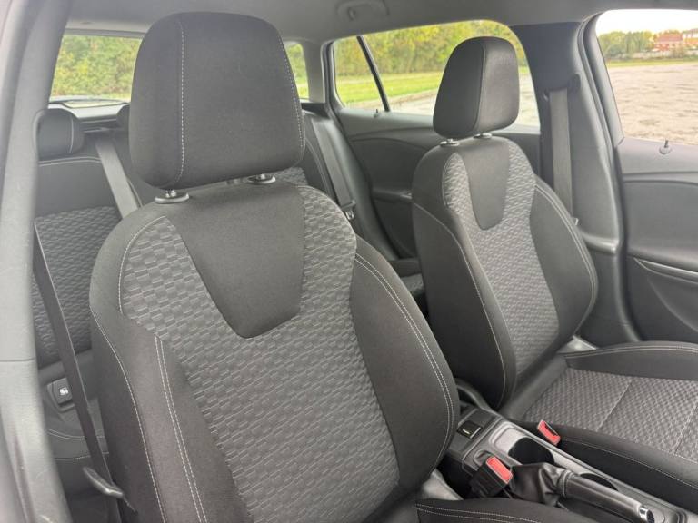 2017 Vauxhall Astra 1.0i Turbo ecoFLEX Design Sports Tourer 5dr Petrol Manual Euro 6 (s/s) (105 E...