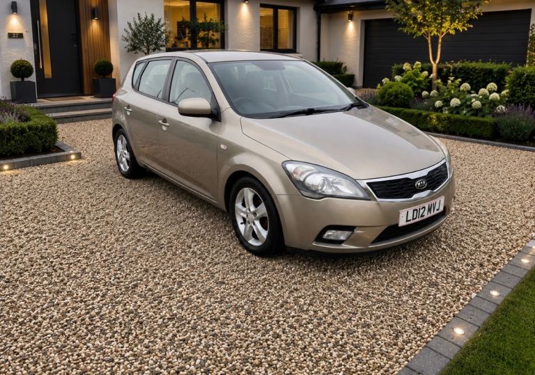 2012 KIA CEED DIESEL 1 YEARS MOT £20 PER YEAR ROAD TAX FULL SERVICE HISTORY