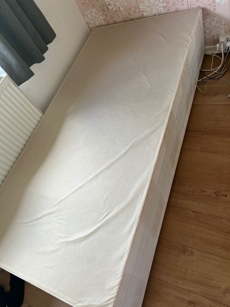 Single bed and mattress 