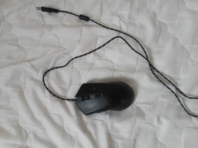 Wired Gaming Mouse with Braided Cable – Good Condition