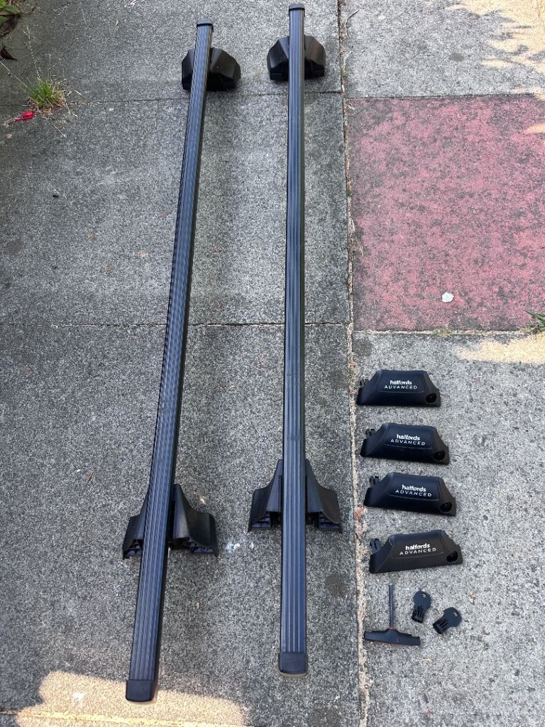 Thule roof bars with halford advanced footpack 
