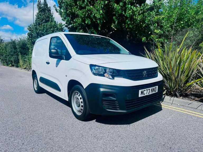 2023 Peugeot Partner 1000 1.5 BlueHDi 100 Professional Premium + Van PANEL VAN DIESEL Manual