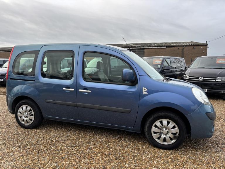 RENAULT Kangoo WHEELCHAIR ACCESSIBLE VEHICLE WAV 1.5 dCi Expression 2011