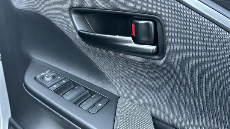 2024 Toyota C-HR 1.8 VVT-h Design SUV 5dr Petrol Hybrid CVT Euro 6 (s/s) (140 ps) HATCHBACK Petro...