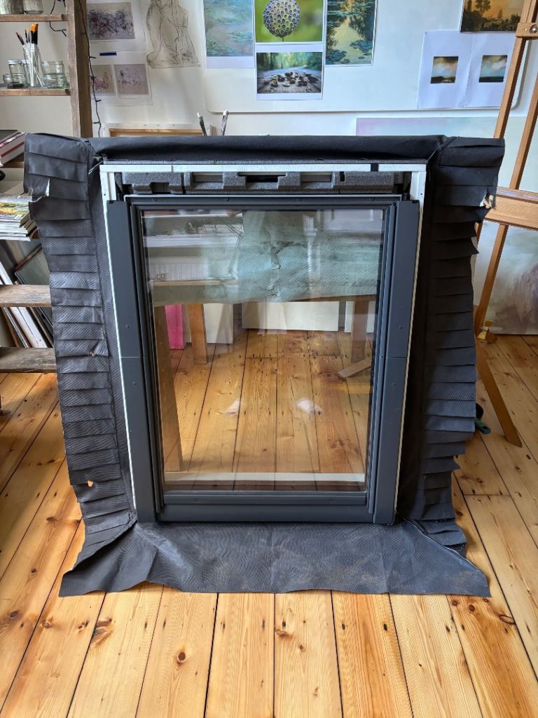 Velux MK04 Manual Centre Pivot window