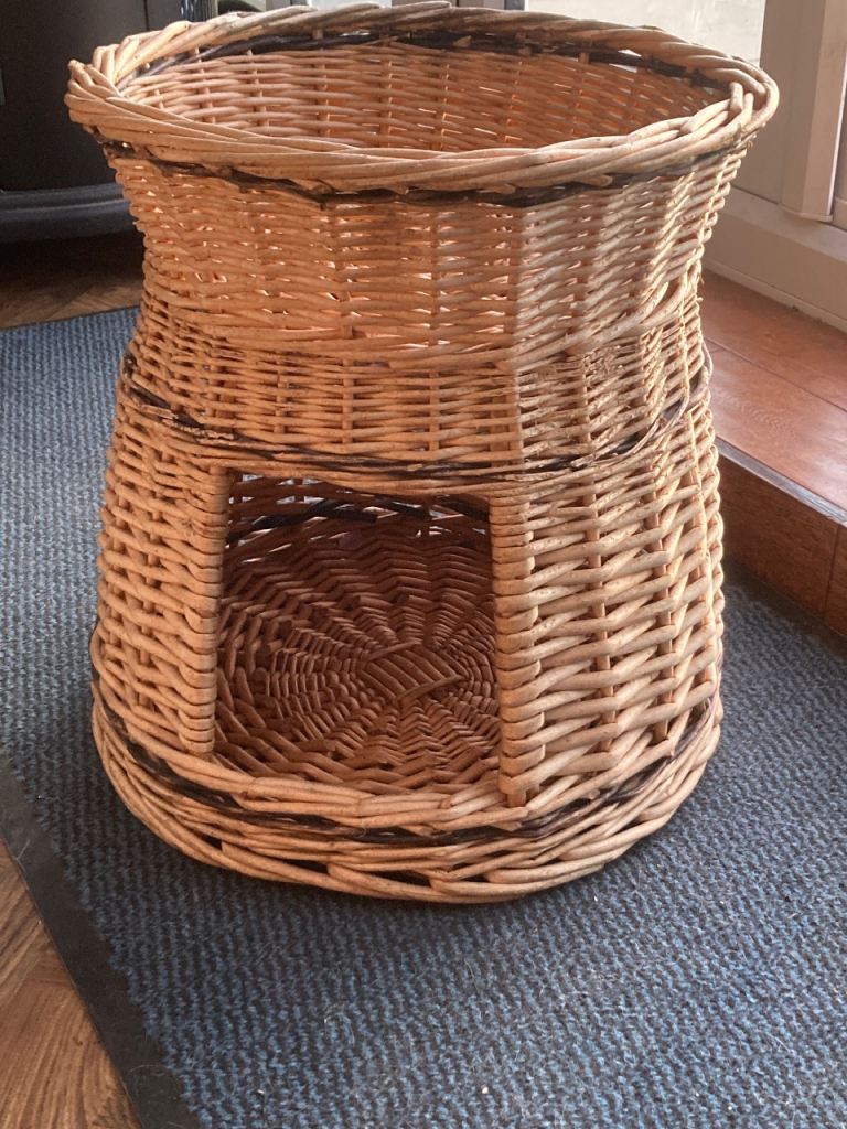 Raised Whicker Cat /Kitten Bed 