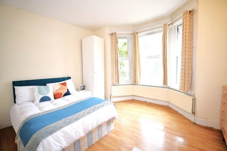 Double Room Available By Penge west Station DSS UC Accepted 