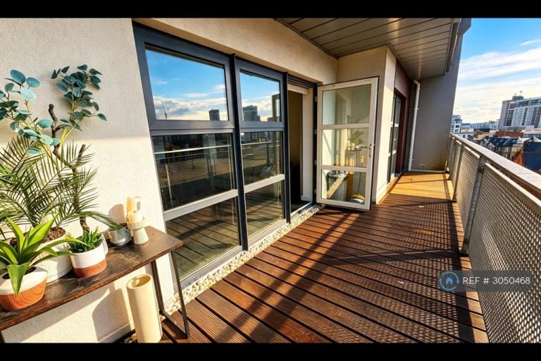 2 bedroom flat in Park View, Cardiff, CF10 (2 bed) (#3050468)
