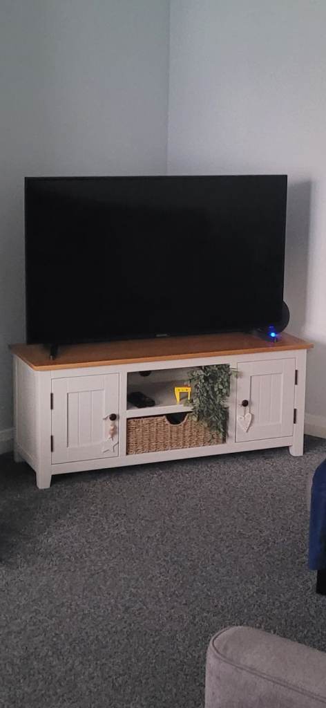 Cream and Wood TV Unit – Great Condition