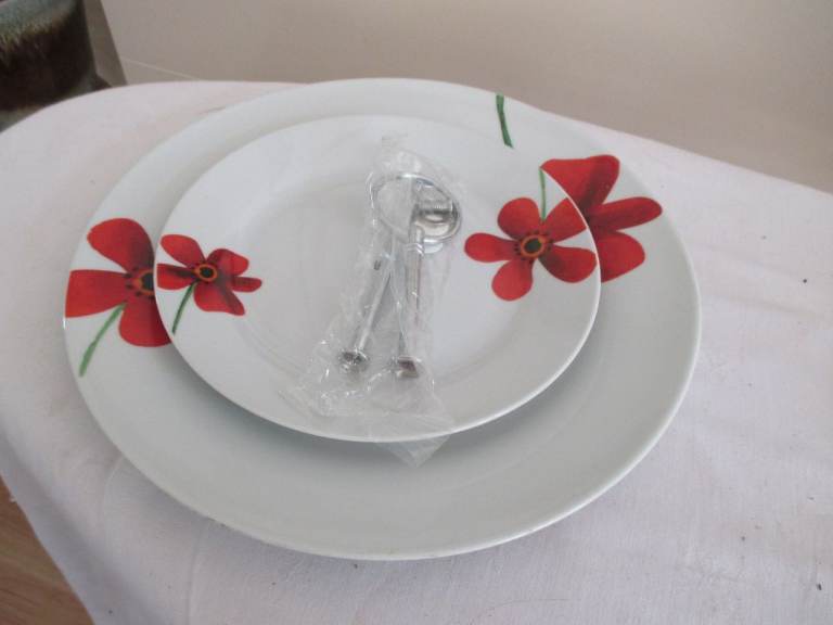 POPPY GARDEN CAKE STAND - CHINA - NEW