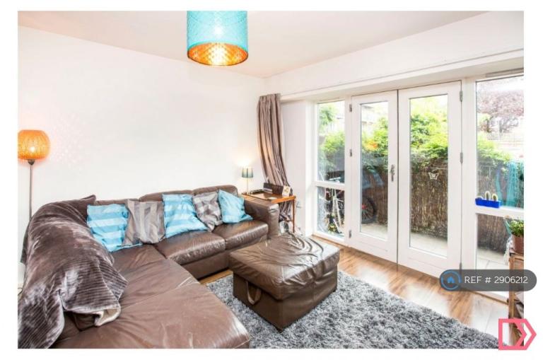 3 bedroom flat in Stepney Way, London, E1 (3 bed) (#2906212)