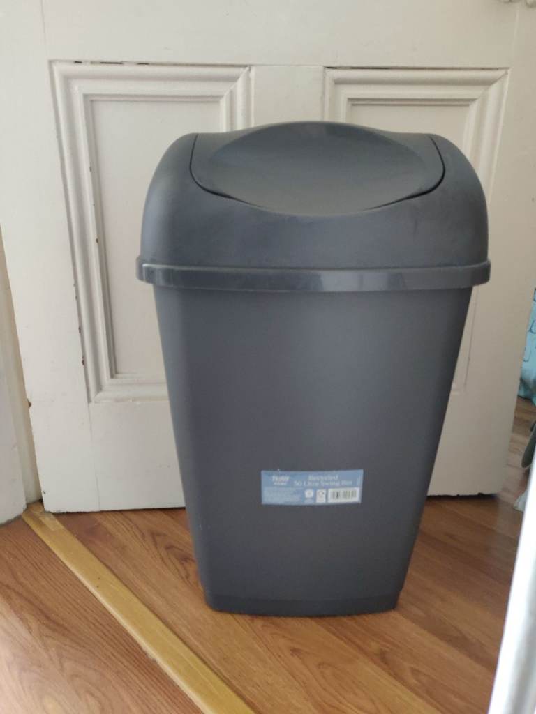 Tesco 50L Grey Plastic Kitchen Dustbin with Swing Lid – Good Condition