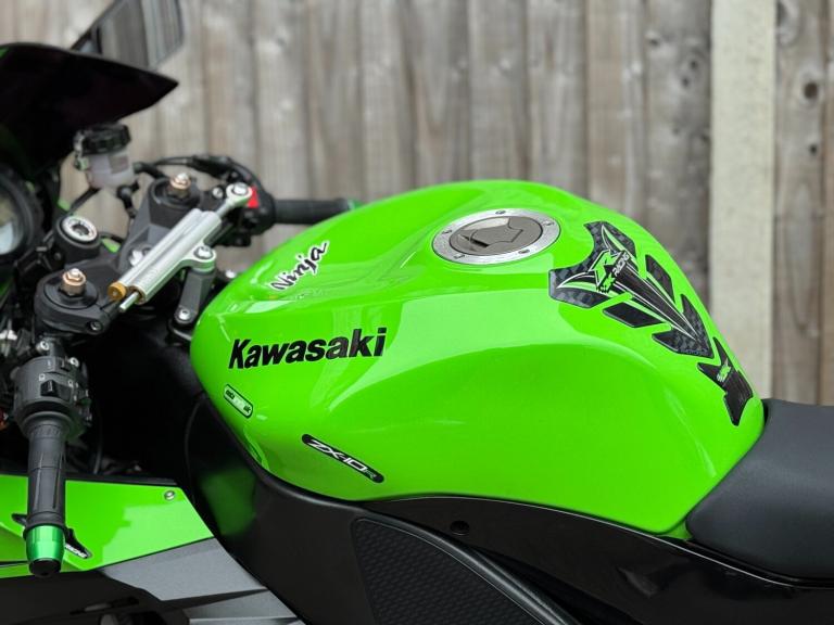 KAWASAKI NINJA ZX10R ANNIVERSARY EDITION 2011 (11) SUPER SPORT + 8,500 MILES 