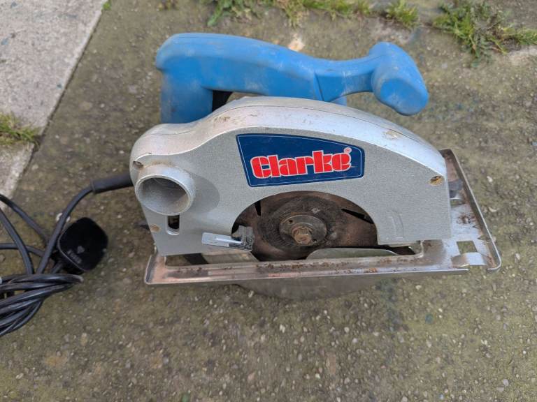 CLARKE 240V 1200W 185MM CIRCULAR SAW IN GOOD WORKING ORDER WITH DECENT BLADE + CAN BE SEEN WORKING