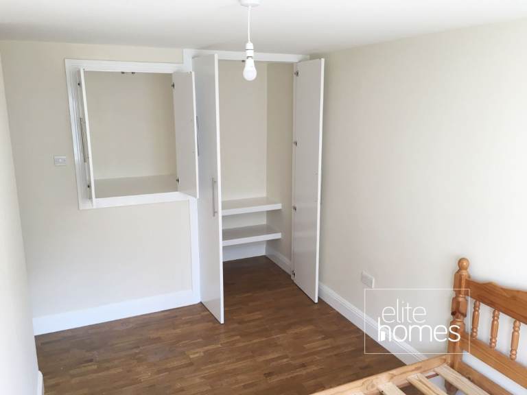 Spacious and well-maintained 2-bedroom maisonette in Bow, E3.