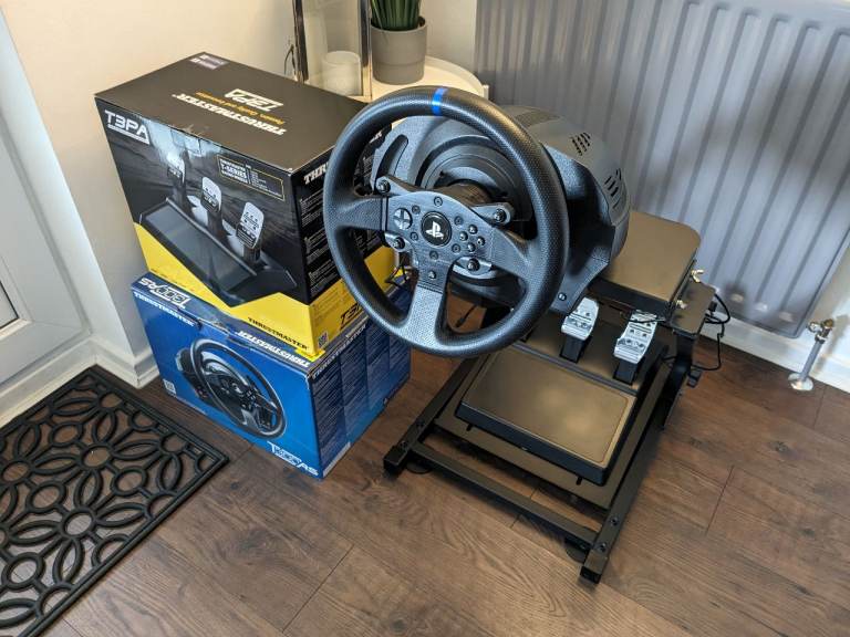 Thrustmaster t300rs Racing Wheel, pedals & stand
