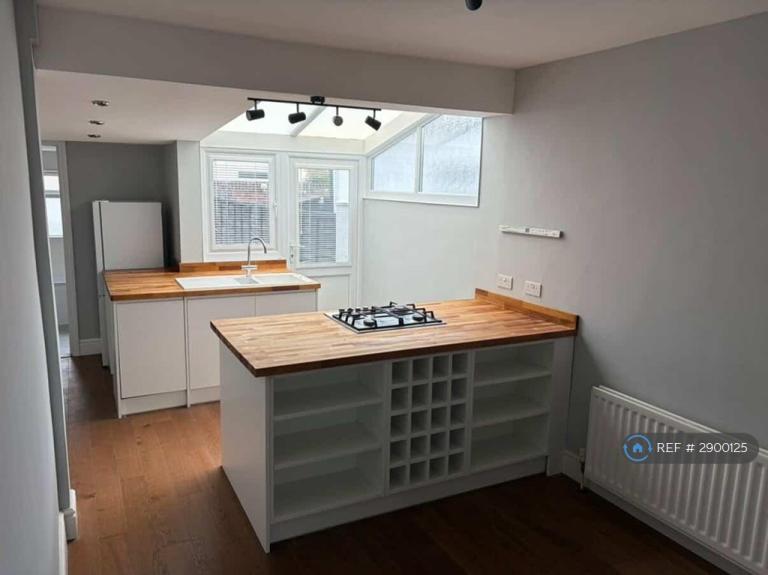 2 bedroom house in Adames Road, Portsmouth, PO1 (2 bed) (#2900125)