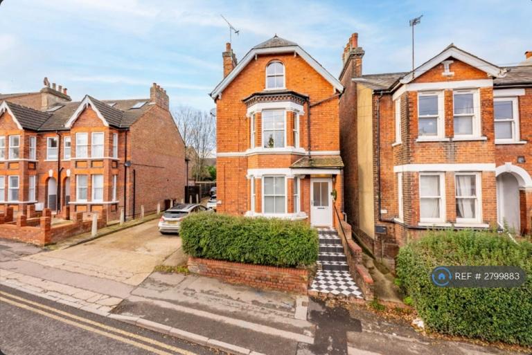 3 bedroom flat in Stanhope Road, St Albans, AL1 (3 bed) (#2799883)