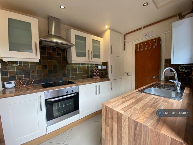 1 bedroom flat in Erith Road, Leicester, LE2 (1 bed) (#1845487)