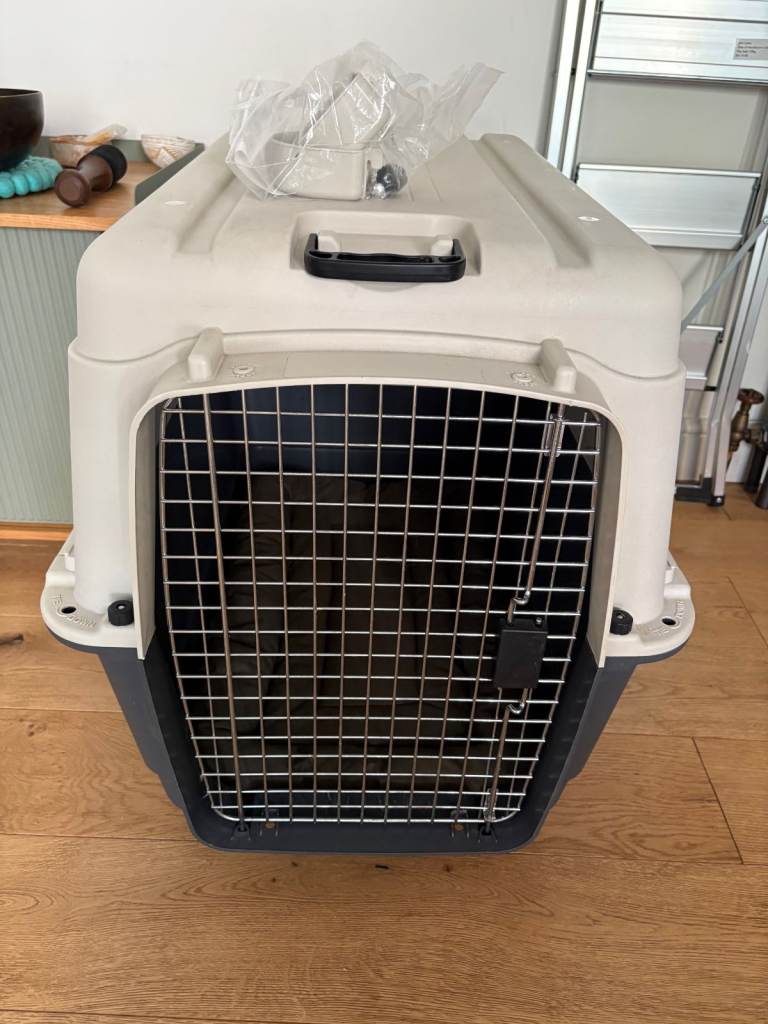 Henry Wag Air Kennel Size Large (L 90cm x W 60cm x H 68cm)