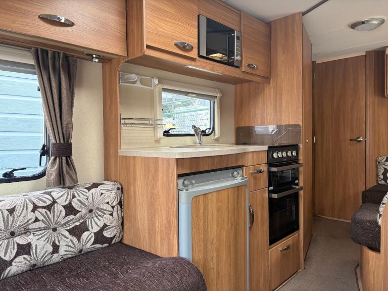 SPRITE MAJOR 4  - 4 BERTH CARAVAN, SIDE LOUNGE AREA ,END WASHROOM & MOTORMOVER