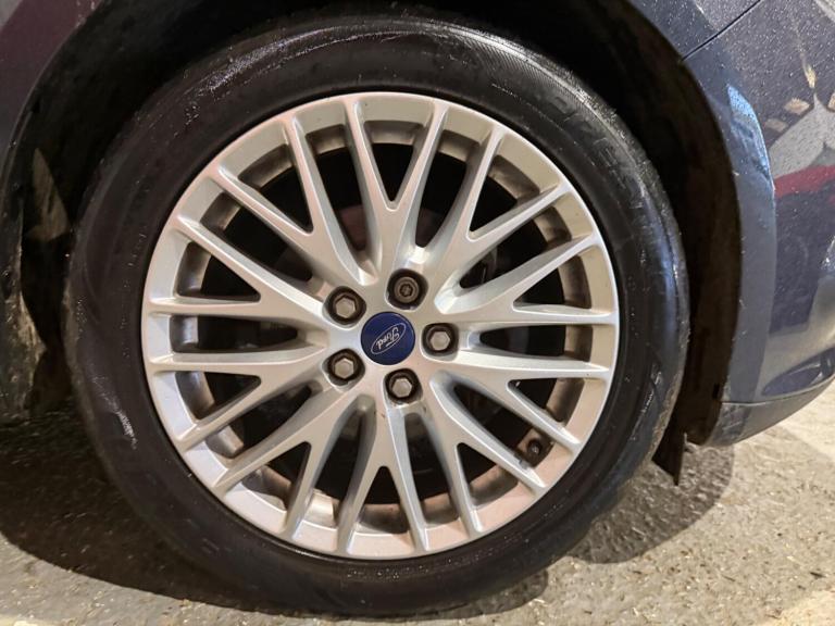 2011 Ford Focus 1.6 125 Zetec 5dr HATCHBACK PETROL Manual