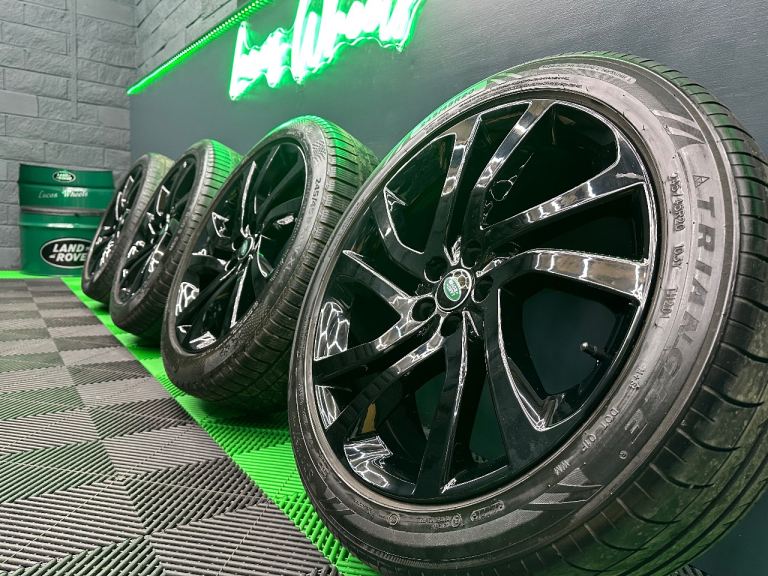 Land Rover Discovery Sport Evoque Freelander 2 20” Powdered black alloy wheels & winter tyres!