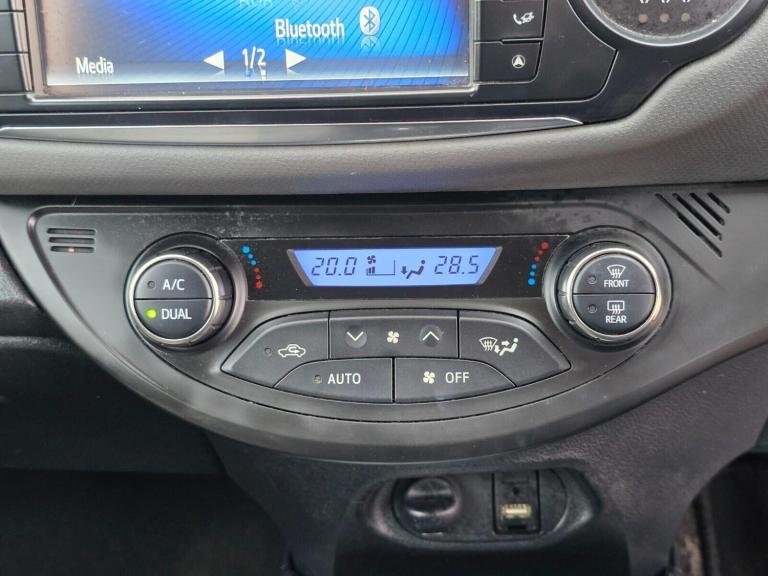 2016 Toyota Yaris 1.5 VVT-h Icon Hatchback 5dr Petrol Hybrid E-CVT Euro 6 (101 ps) Hatchback Hybr...