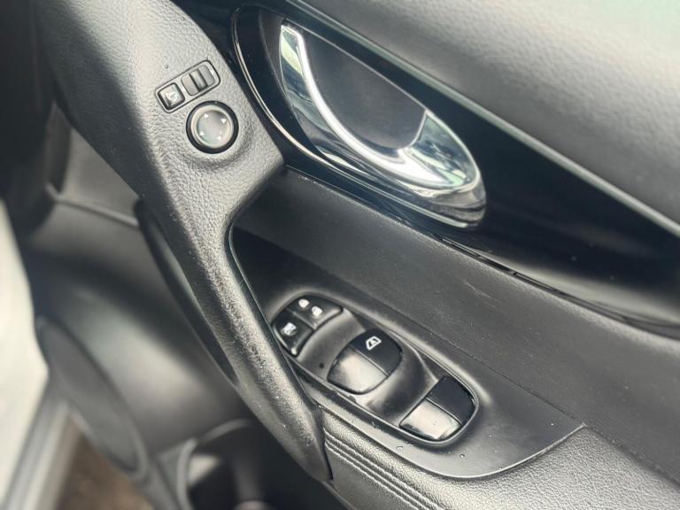 2014 Nissan Qashqai 1.5 dCi Tekna 5dr HATCHBACK DIESEL Manual