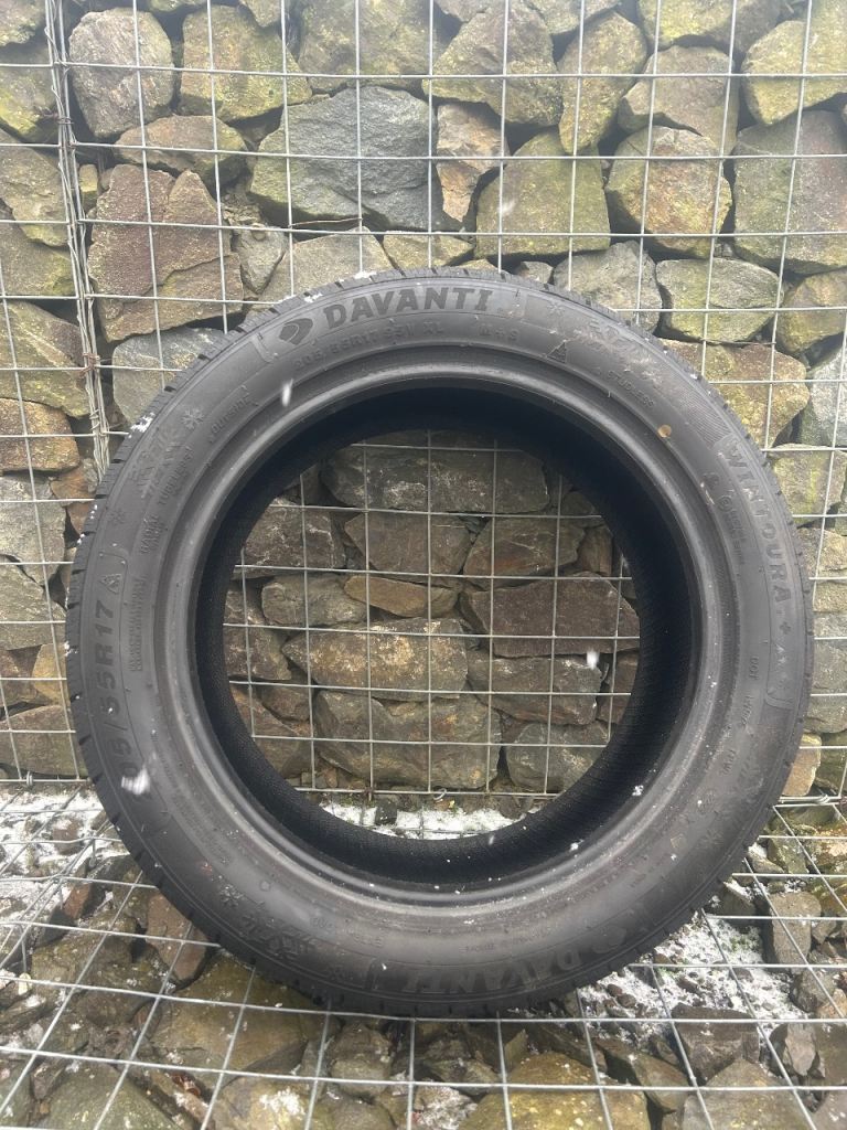 DAVANTI WINTER 95V WINTOURA 